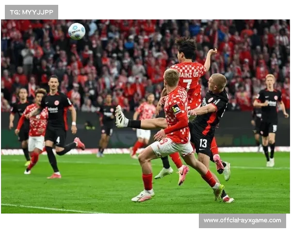 圣保利主帅赛后鼓掌致意，虽败犹荣获尊重